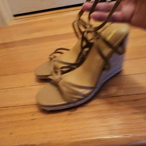 Women's tan wedge sandal New w/o tags